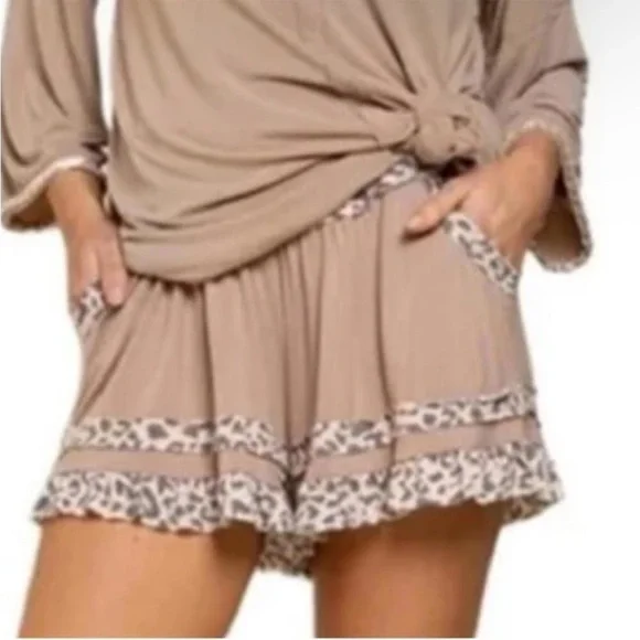 POL l NWT Latte Leopard Print Accent Shorts Small - Picture 2 of 4